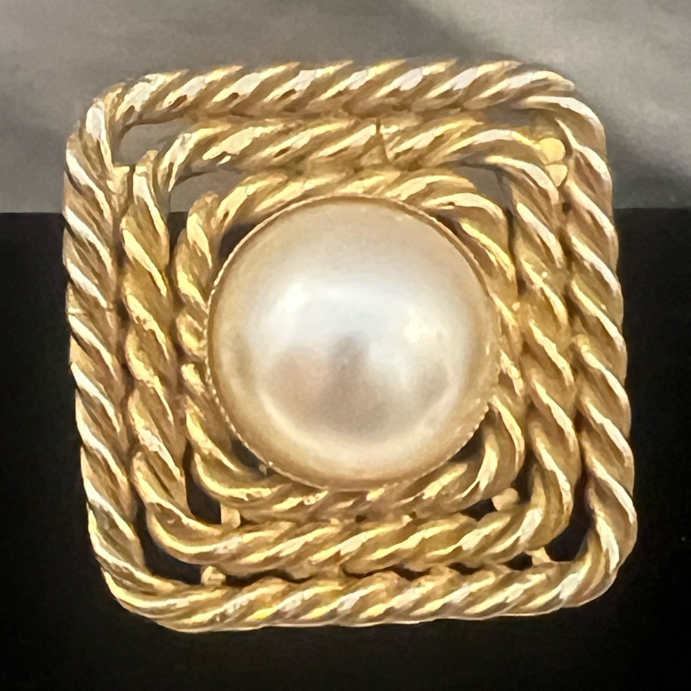 80's YSL vintage single clip-on gold tone with pearl